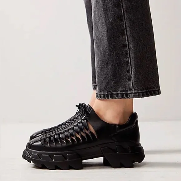 4CCCCEES Arko Spine Sneaker Black Leather Zipper Cutout Size 39 EUC - Picture 11 of 12